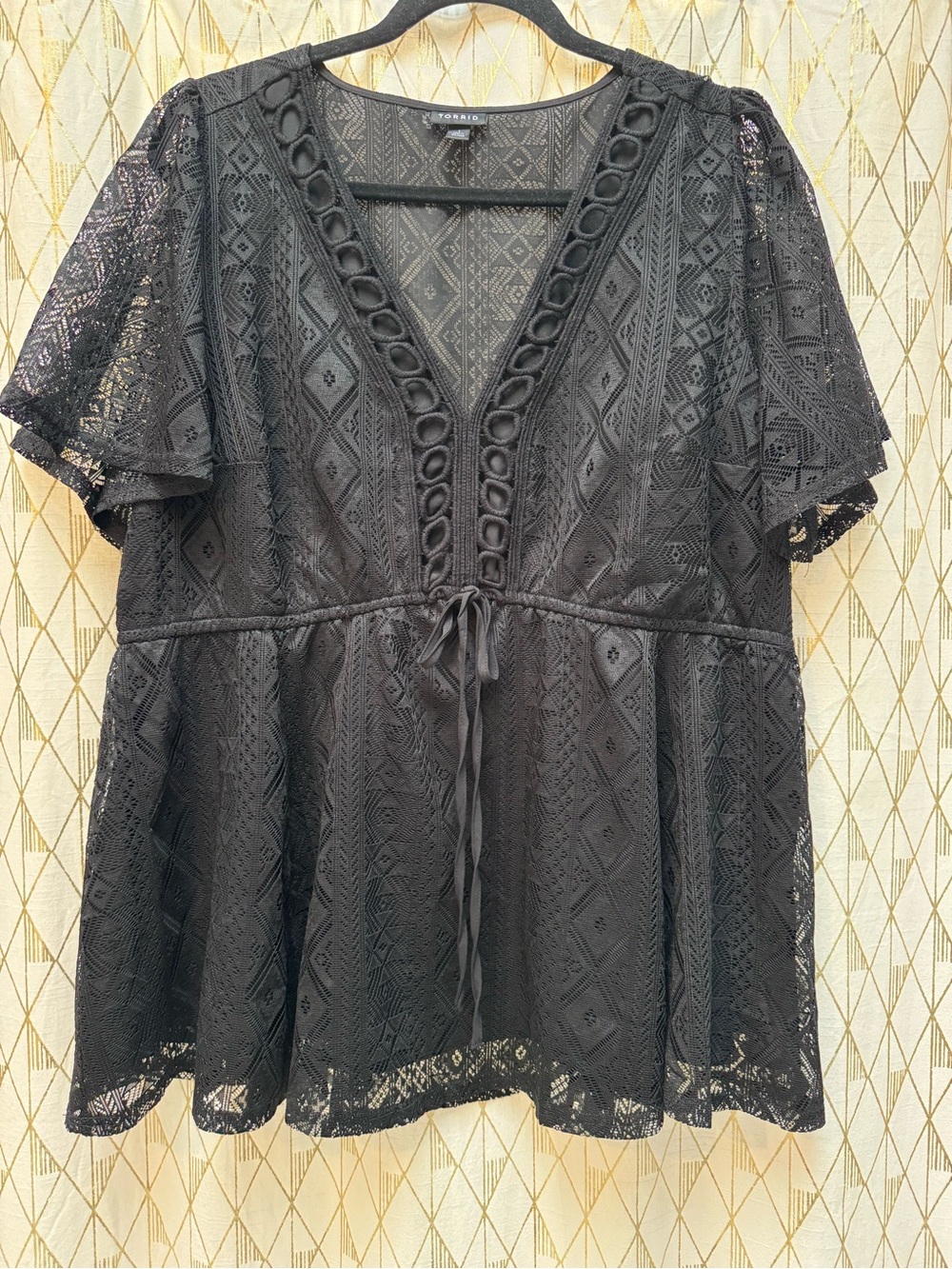 NWOT torrid Black Lace V-Neck Tie-Waist Peplum Top